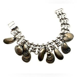 Vintage Napier Shell Charm Bracelet Oyster Clam Silver Tone Signed 7-1/2”